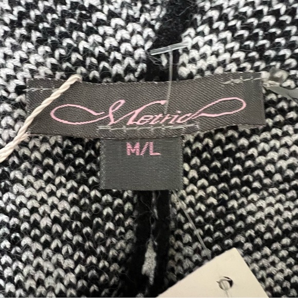 Metric New York Knits Houndstooth Cardigan - Picture 8 of 10